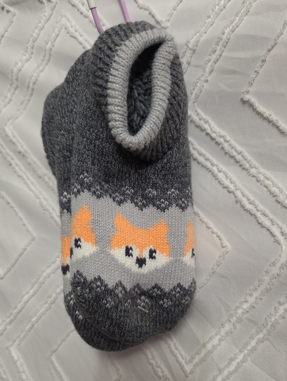 BUNDLE 4/$15. Gray Fox Pattern Knit Slipper Sock New